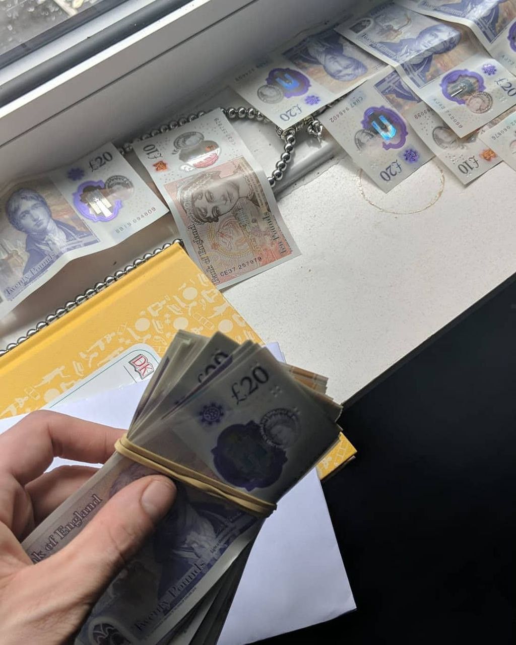 We offer only high-quality counterfeit pounds 